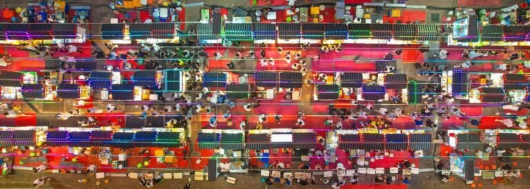 Chinese night markets break boundaries for more services