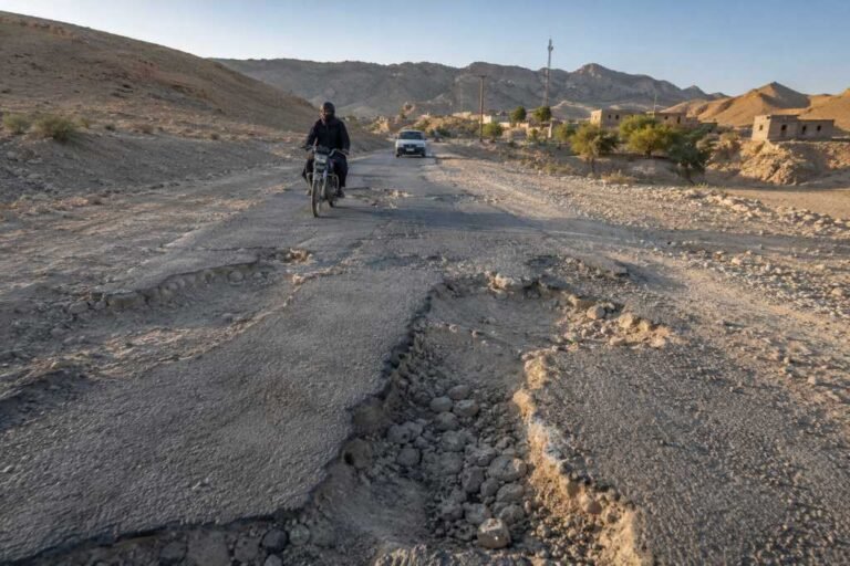 Broken roads in Tump